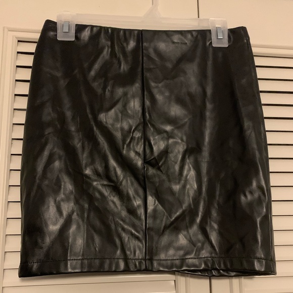 NWT Canton Walker Faux Leather Mini Skirt Pullon Women’s Size Medium - Picture 6 of 8